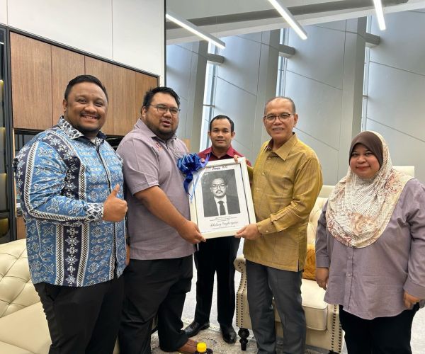 images/alumni/MBPAHANG1.jpg#joomlaImage://local-images/alumni/MBPAHANG1.jpg?width=1280&height=960